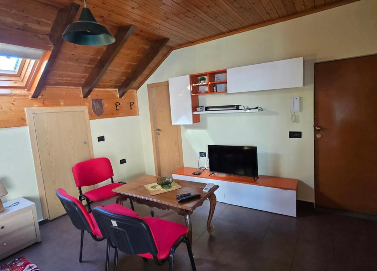 Cozy Attic Apartment Tirana